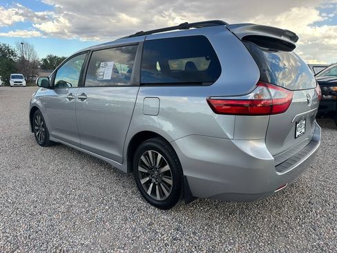 Used 2018 Toyota Sienna XLE w/ XLE Navigation Package AWD/4WD image 7