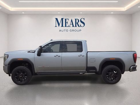 Used 2024 GMC Sierra 2500 AT4 w/ Technology Package AWD/4WD image 2