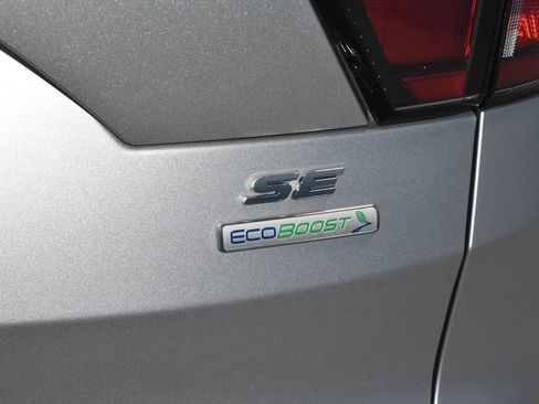 Used 2017 Ford Escape SE FWD image 32