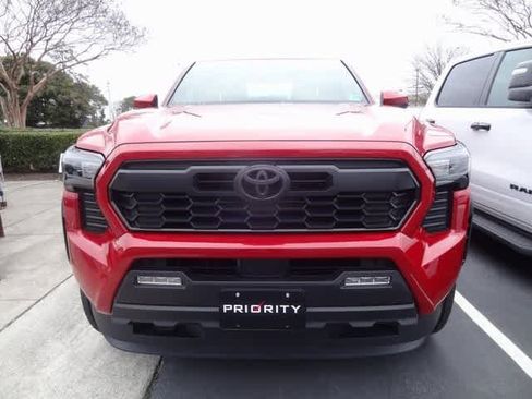 Used 2025 Toyota Tacoma TRD Off-Road image 2