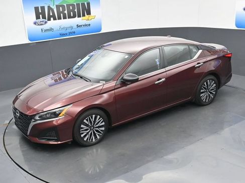 Used 2025 Nissan Altima 2.5 SV FWD image 23