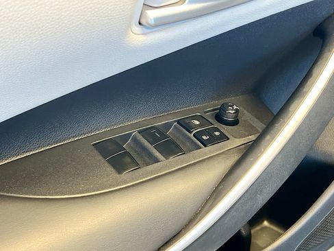Used 2023 Toyota Corolla SE w/ Carpet Mat Package (TMS) FWD image 17