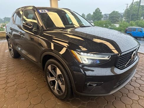 Used 2023 Volvo XC40 B5 Plus w/ Driver Assist Package AWD/4WD image 4