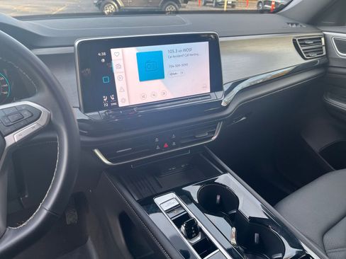 Used 2025 Volkswagen Atlas Cross Sport SE image 37