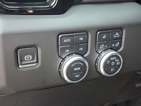 Used 2024 GMC Sierra 2500 AT4X AWD/4WD image 28
