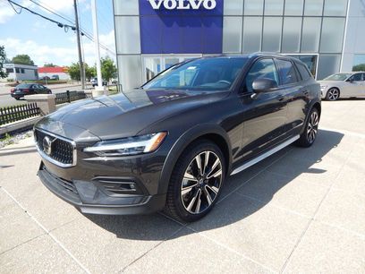New 2025 Volvo V60 B5 Cross Country Ultra w/ Protection Package Premier
