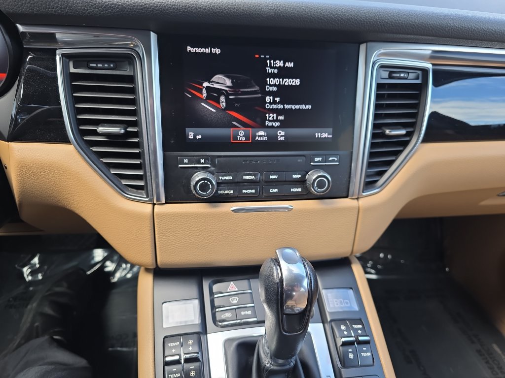 Used 2018 Porsche Macan AWD/4WD image 23