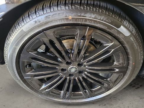 New 2025 Land Rover Range Rover SE image 12