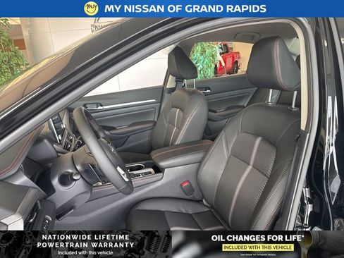 New 2025 Nissan Altima 2.5 SR image 11