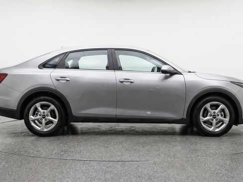 Used 2025 Kia K4 LXS image 11