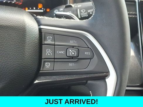 Used 2023 Jeep Grand Cherokee L Laredo image 25