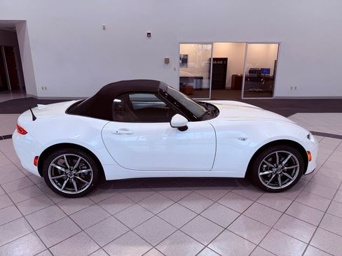 Used 2023 MAZDA MX-5 Miata Grand Touring image 11