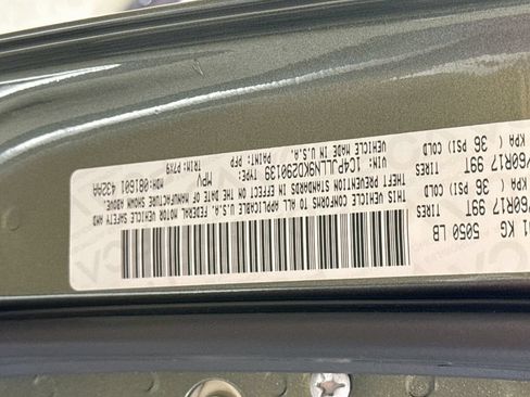 Used 2019 Jeep Cherokee Latitude Plus FWD image 39