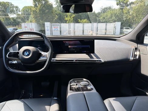 Certified 2022 BMW iX xDrive50 w/ Sport Package AWD/4WD image 15