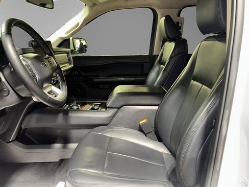 Used 2024 Ford Expedition XLT image 9