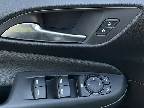 Used 2025 Buick Envista Preferred image 12