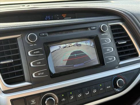 Used 2019 Toyota Highlander LE image 9