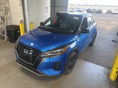 Used 2023 Nissan Kicks SR w/ SR Premium Package FWD image 2