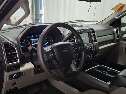 Used 2017 Ford F250 XLT w/ XLT Premium Package AWD/4WD image 8