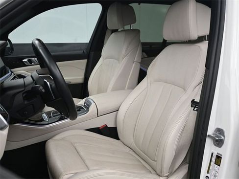 Used 2019 BMW X5 xDrive40i w/ Luxury Seating Package image 6