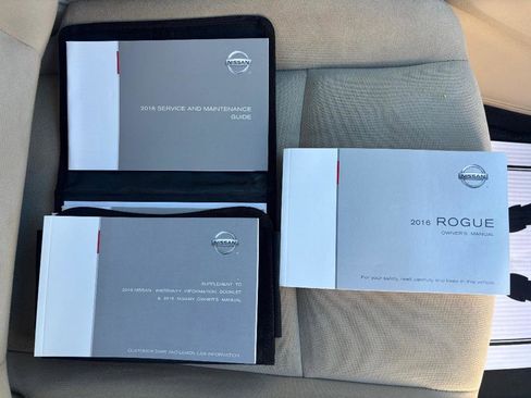 Used 2016 Nissan Rogue S w/ Appearance Package image 33