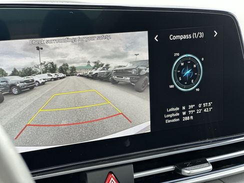 Used 2025 Hyundai Elantra SEL FWD image 20