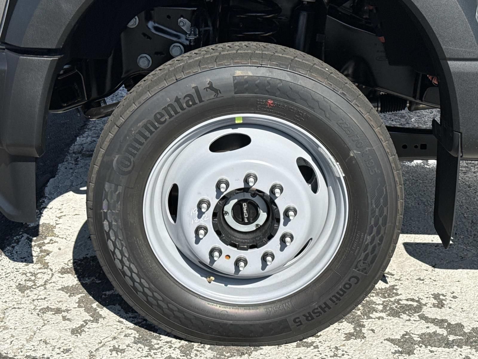 New 2026 Ford F550 4x4 SuperCab Super Duty image 9