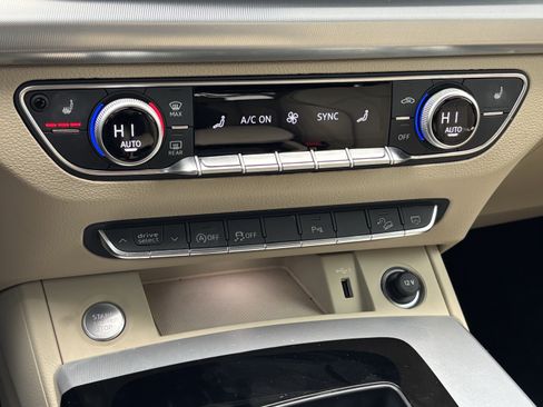 Used 2025 Audi Q5 2.0T Premium image 28