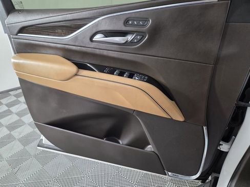 Used 2021 Cadillac Escalade Premium Luxury image 19