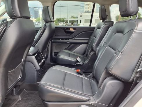 Certified 2025 Lincoln Aviator 2WD image 5