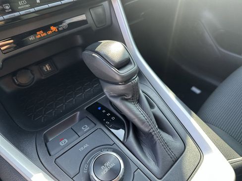 Used 2024 Toyota RAV4 LE AWD/4WD image 19
