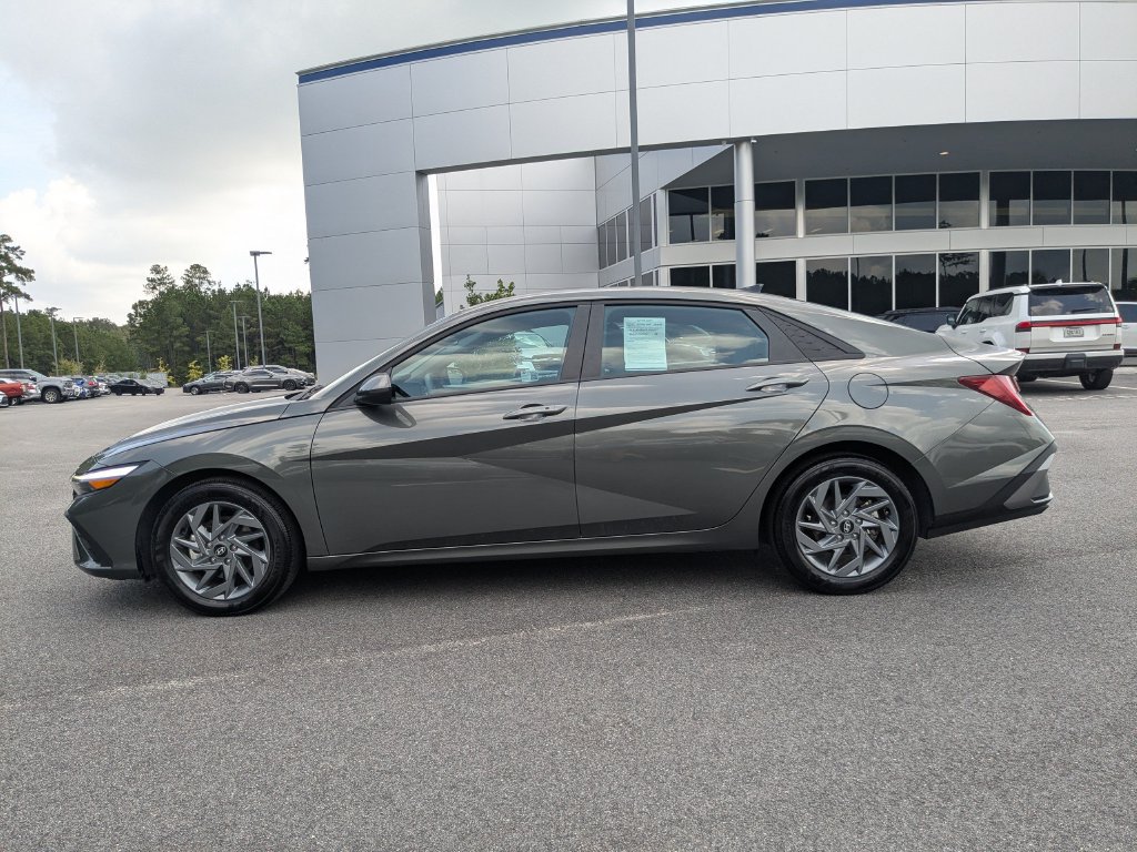 Used 2026 Hyundai Elantra Hybrid FWD image 7