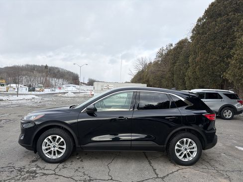 Used 2022 Ford Escape SE image 9