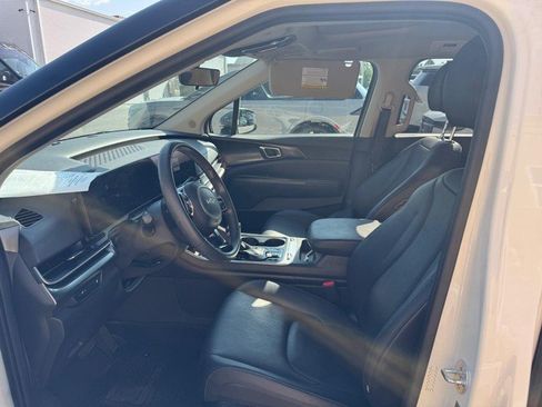 Used 2025 Kia Carnival SX w/ SX Dark Edition Package FWD image 6