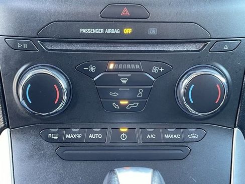 Used 2017 Ford Edge SEL image 6