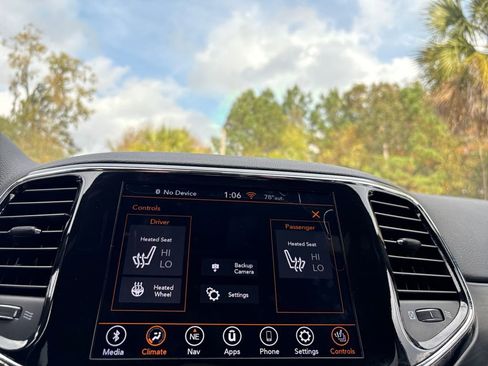 Used 2022 Jeep Grand Cherokee Limited image 5