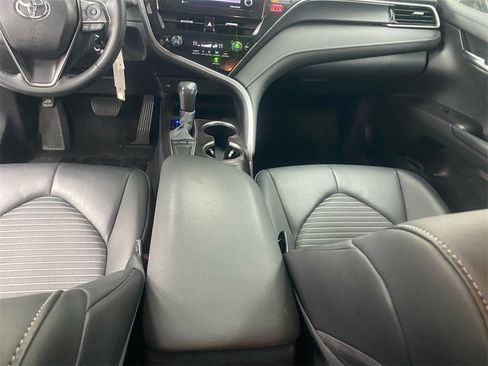 Used 2024 Toyota Camry SE image 11