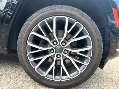 Used 2024 Jeep Grand Cherokee L Summit AWD/4WD image 13