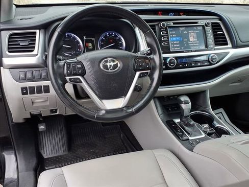 Used 2019 Toyota Highlander XLE image 13