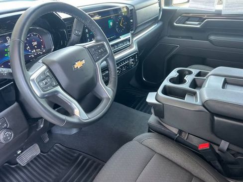 Used 2025 Chevrolet Silverado 2500 LT w/ Convenience Package AWD/4WD image 10