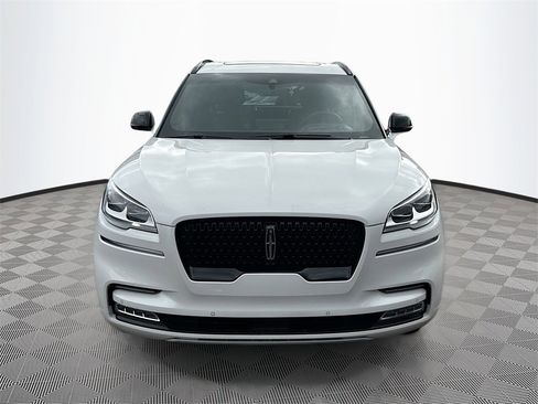 Used 2023 Lincoln Aviator Black Label w/ Jet Package image 2