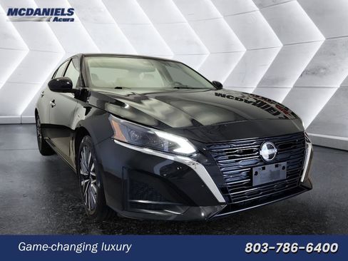 Used 2024 Nissan Altima 2.5 SV w/ SV Premium Package FWD image 1