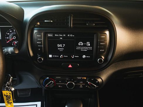 Used 2022 Kia Soul LX image 10