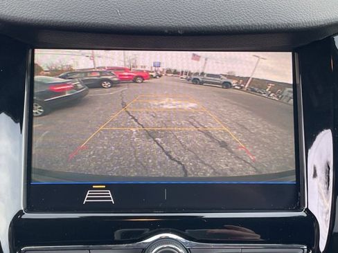 Certified 2022 Chevrolet Trax LT w/ LT Convenience Package image 4