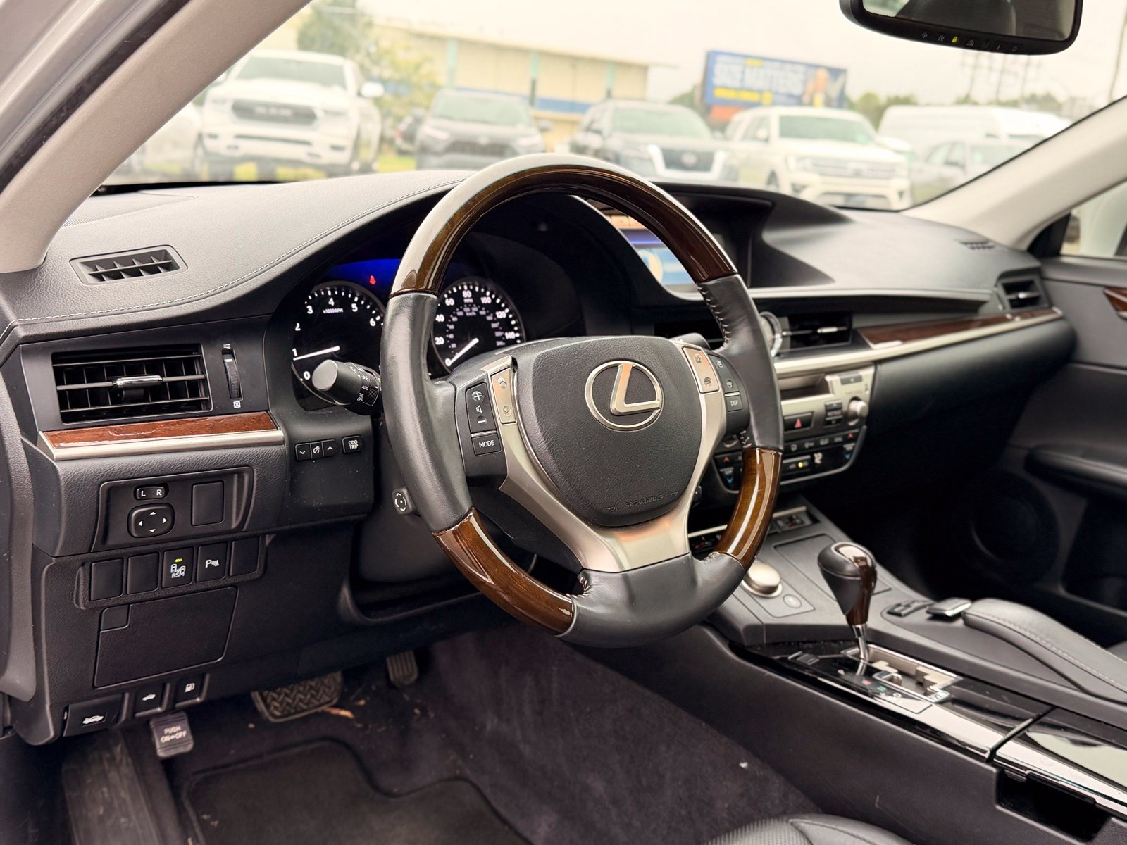 Used 2014 Lexus ES 350 w/ Luxury Package FWD image 18