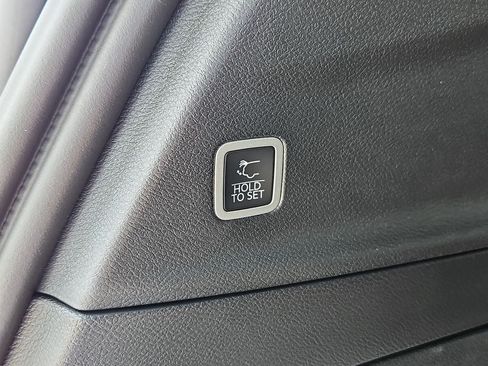 New 2027 Chrysler Pacifica Select FWD image 16