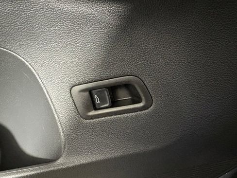 Used 2024 Volkswagen Atlas SE image 16