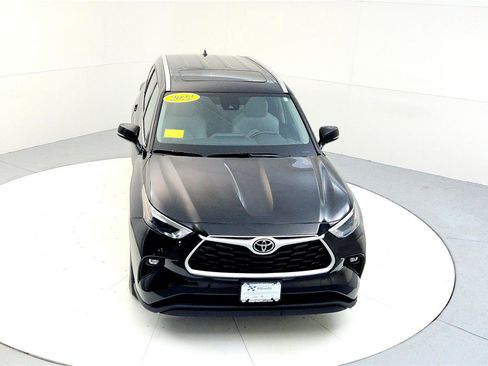 Certified 2022 Toyota Highlander XLE image 20