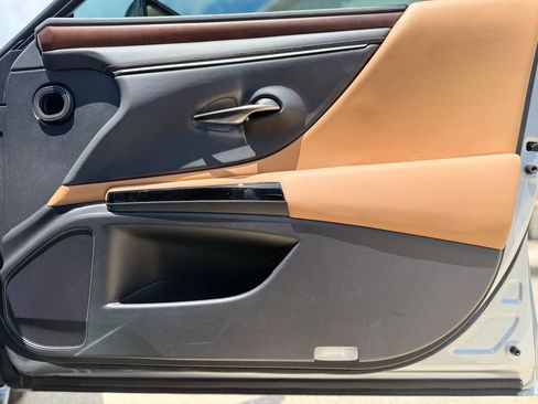 Used 2023 Lexus ES 350 w/ Premium Package FWD image 16