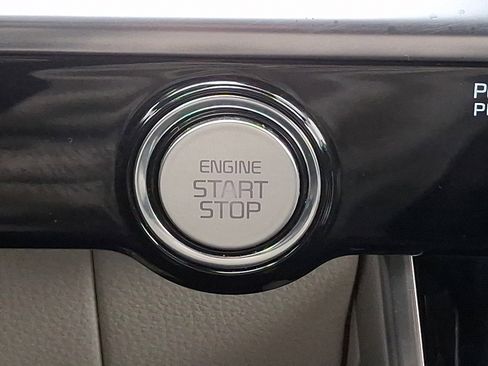 Used 2023 Kia Carnival SX Prestige image 31